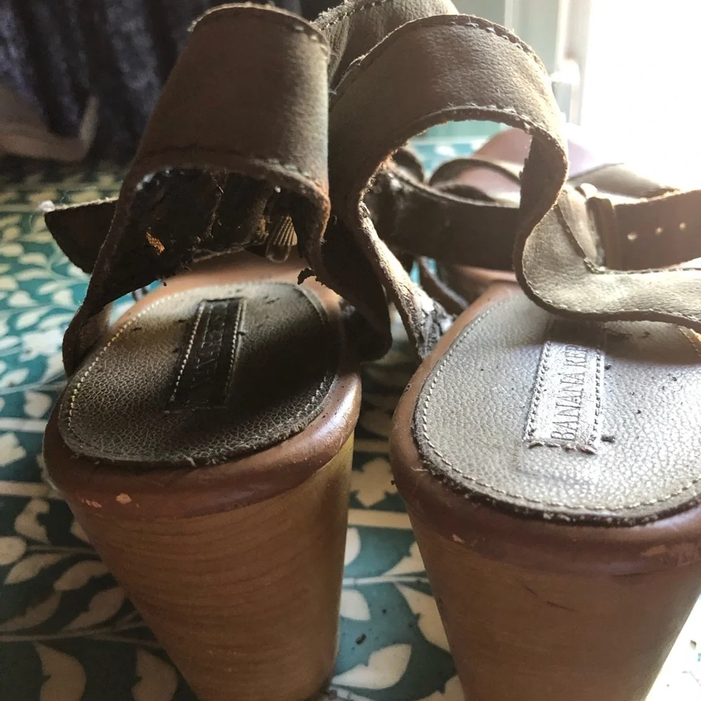 Banana Republic Olive Green Platform Sands Size 10